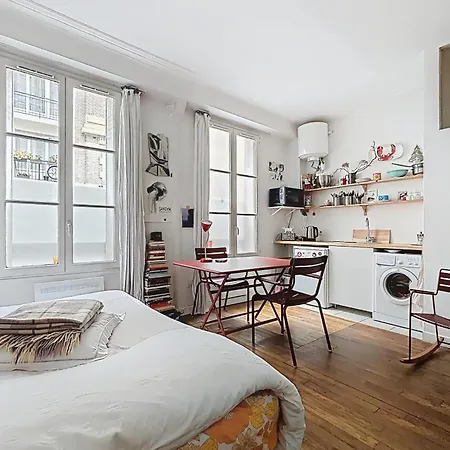 Cosy Just A Stone's Throw From Montmartre