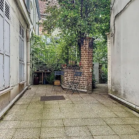 Cosy Just A Stone's Throw From Montmartre